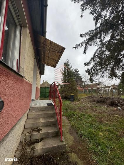 Casă cu 4 camere cu Teren 2000 Mp în Vest