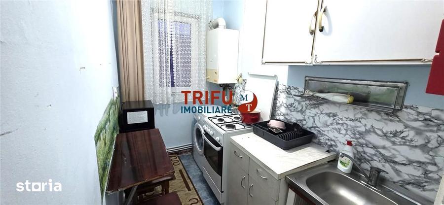 Apartament cu 4 camere semidecomandat în Cetate