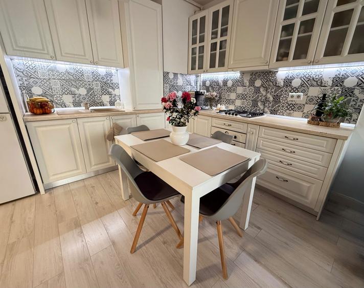 Apartament cu 3 camere decomandat în Tudor