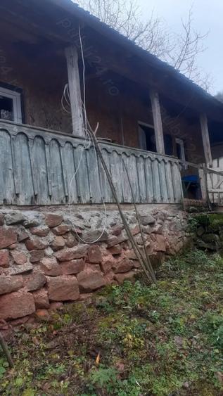 Casă cu 3 camere cu Teren 1600 Mp în Vălișoara