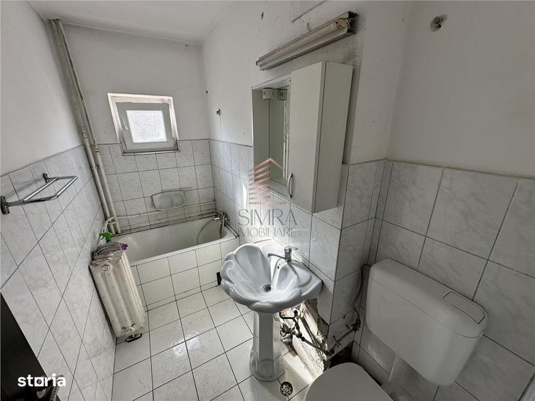 Apartament cu 3 camere semidecomandat în Central