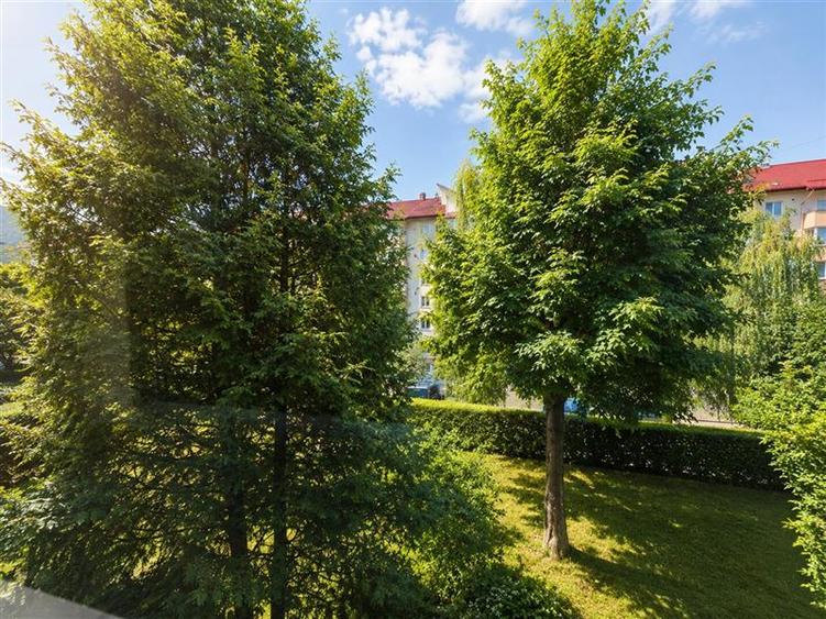 Apartament cu 3 camere decomandat, mobilat în Noua