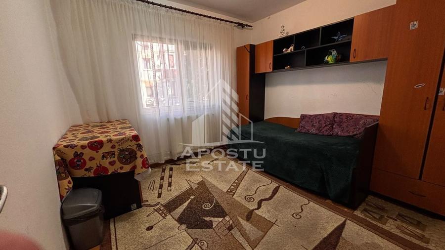 Apartament cu 3 camere semidecomandat, mobilat în Freidorf