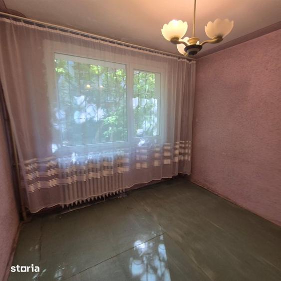 Apartament cu 3 camere decomandat în Giurgiului