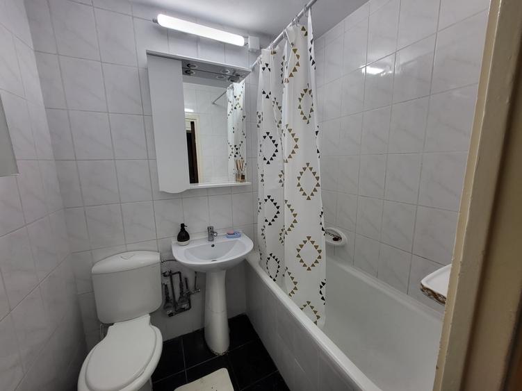 1 Decembrie  3 Camere  Decomandat Metrou - 7