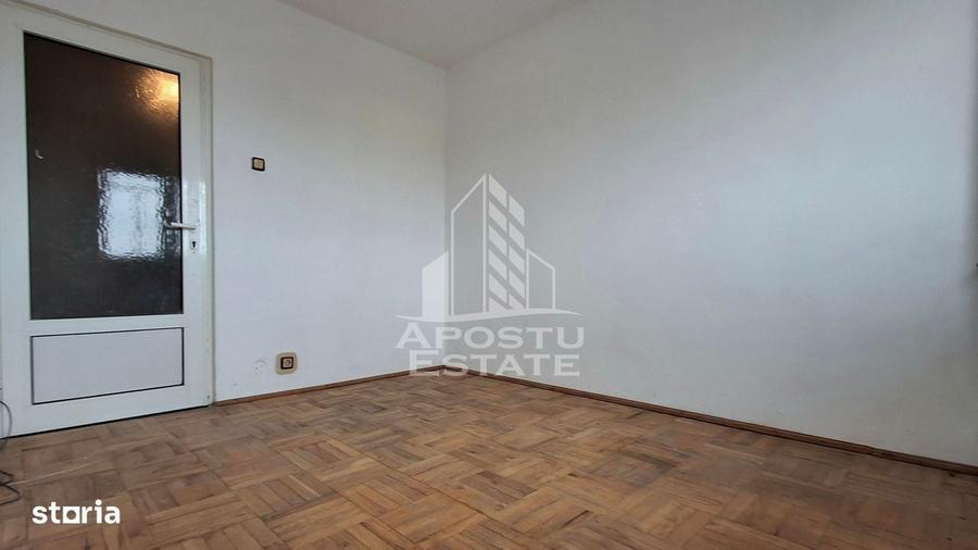 Apartament cu 4 camere în Sud
