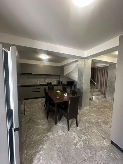Casă individuală cu 5 camere cu Canalizare în Central