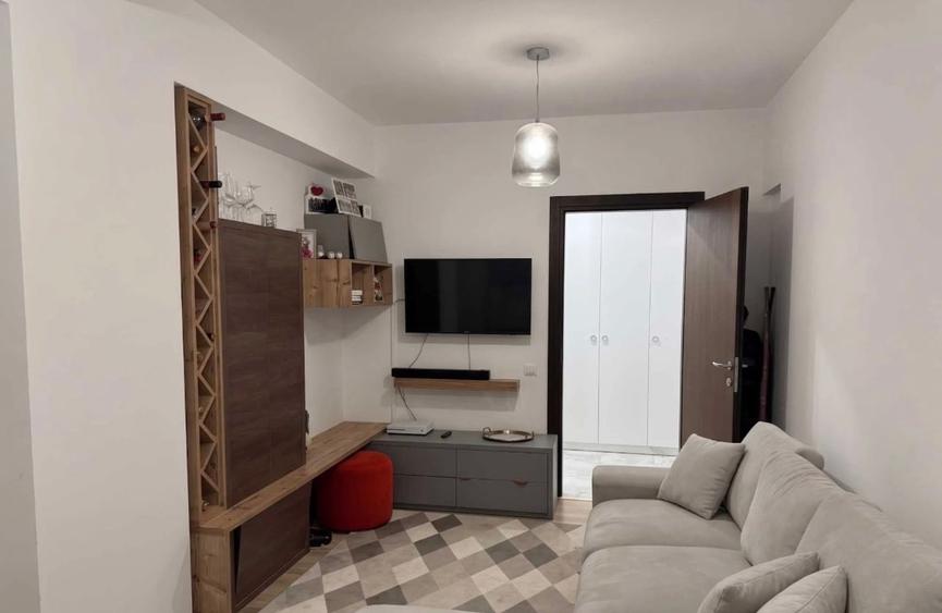 Apartament cu 3 camere decomandat în Păcii
