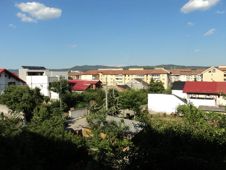 Duplex cu 4 camere cu Canalizare în Lenin Sud