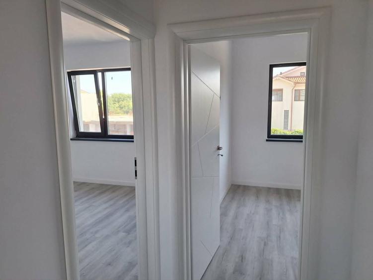 Duplex cu 4 camere cu Canalizare în Palazu Mare