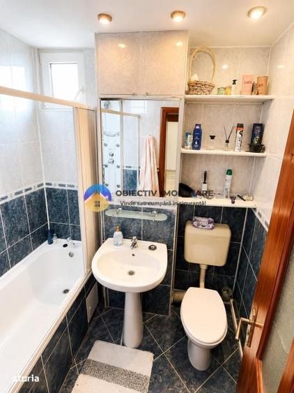 Apartament cu 3 camere semidecomandat în Dărmănești