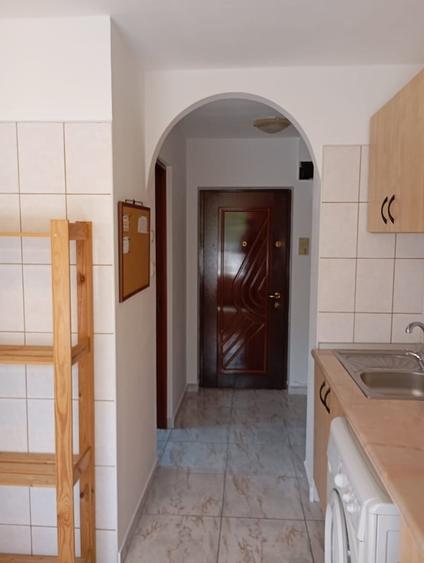 Garsonieră semidecomandată în Brâncoveanu