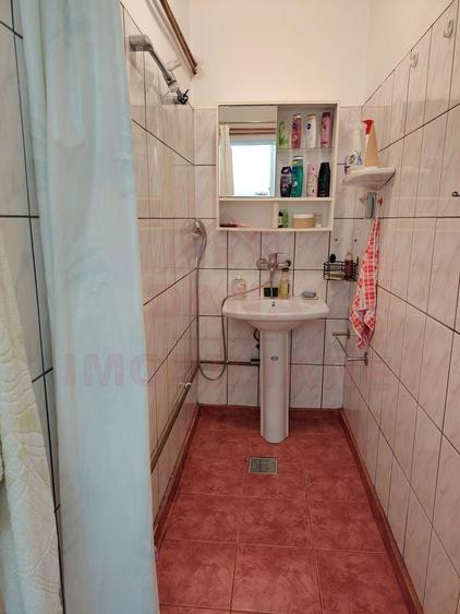 Casă individuală cu 5 camere cu Canalizare în Nord-Est