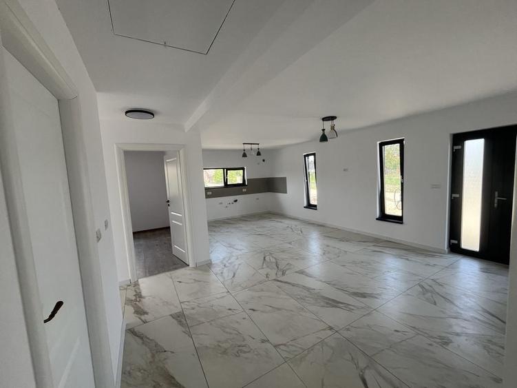 Casă cu 4 camere în Sânmihaiu German
