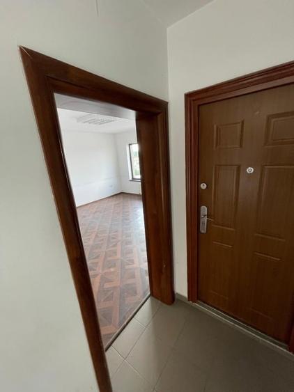 Apartament cu 5 camere decomandat în Spitalul Județean