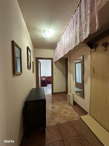 Apartament cu 3 camere în Malu Roșu