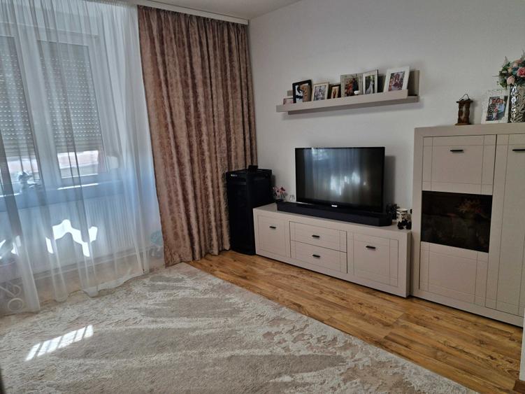 Apartament cu 2 camere decomandat în George Enescu