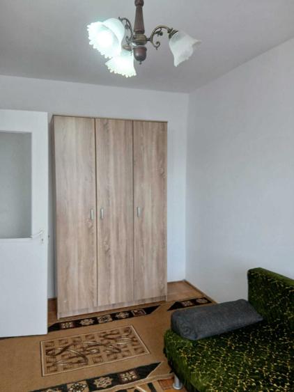 Apartament cu 2 camere semidecomandat în Dumbrăvița