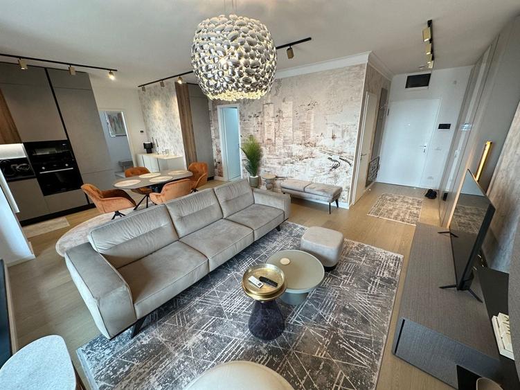 Apartament cu 3 camere decomandat în Central