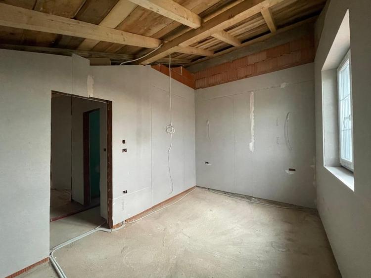 Duplex cu 4 camere cu Canalizare în Urseni