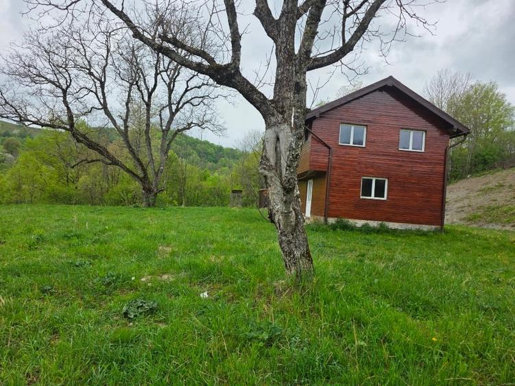 Casă individuală cu 5 camere cu Teren 5050 Mp în Poienile-Mogoș