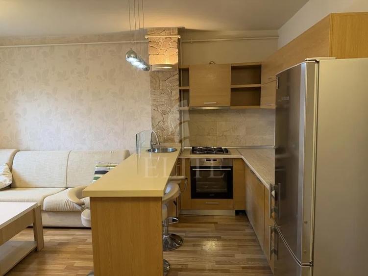 Apartament cu 2 camere semidecomandat, mobilat în Zorilor