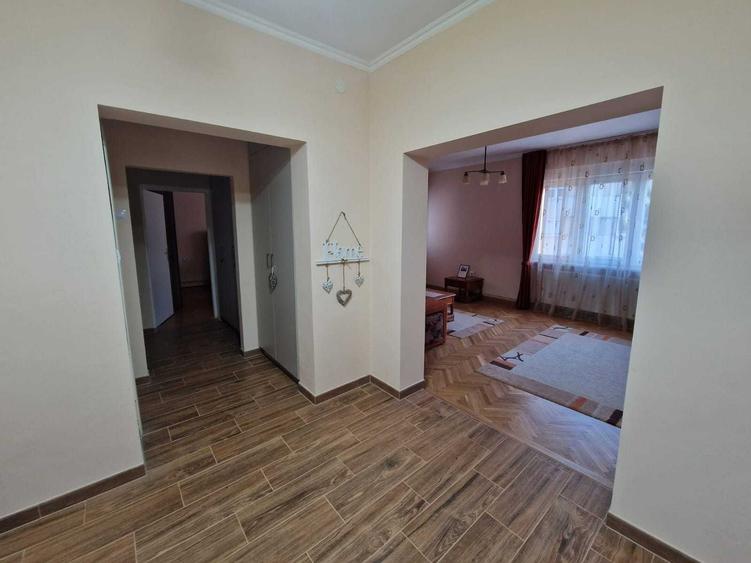 Inchiriez apartament excelent Medicina - Baile Neptun 4 camere Timisoara - 1