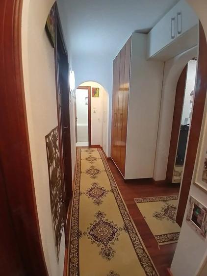 Apartament cu 4 camere decomandat, mobilat în Berceni