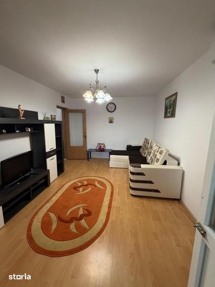 Apartament cu 3 camere semidecomandat în Crângași