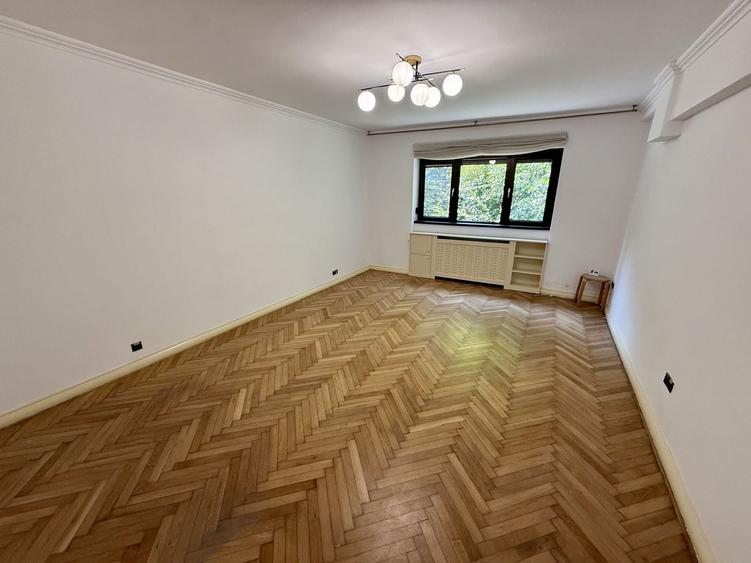 Birou, de 37.209999084473 mp, în Primăverii