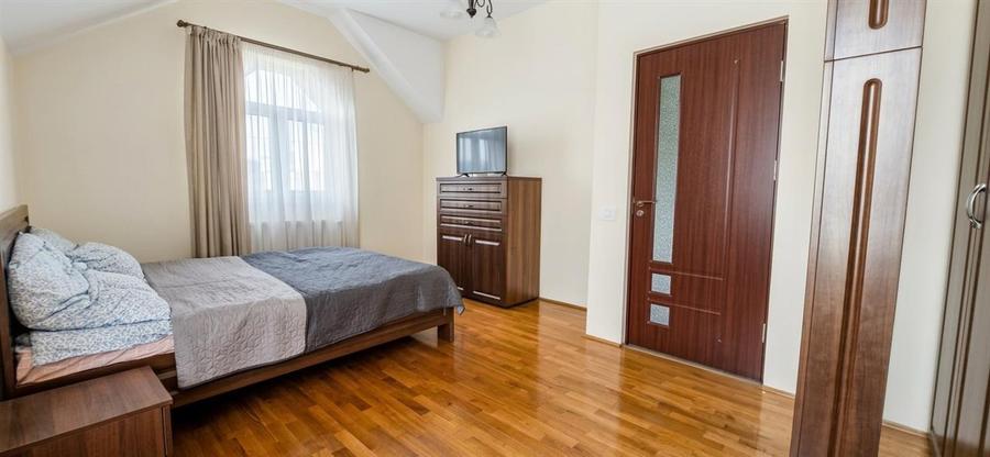Casă cu 4 camere cu Teren 500 Mp în Oșorhei