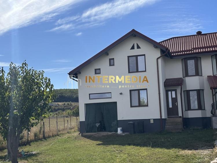 Casă individuală cu 4 camere cu Canalizare în Micești