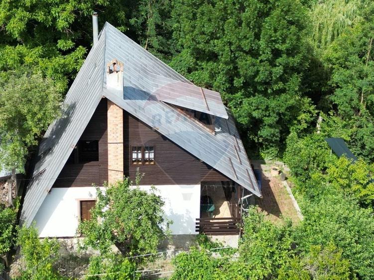 Casă individuală cu 4 camere cu Canalizare în Sud