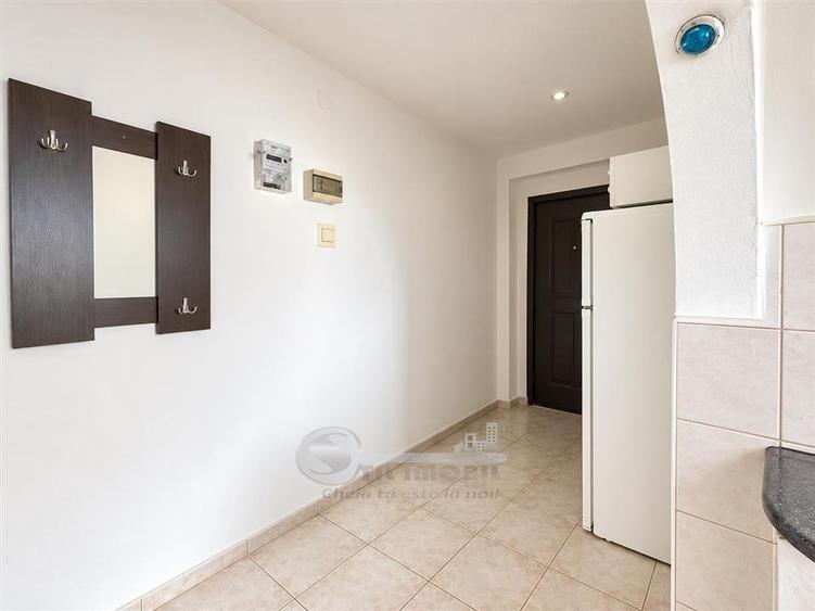 Apartament cu 2 camere semidecomandat în Podu Roș