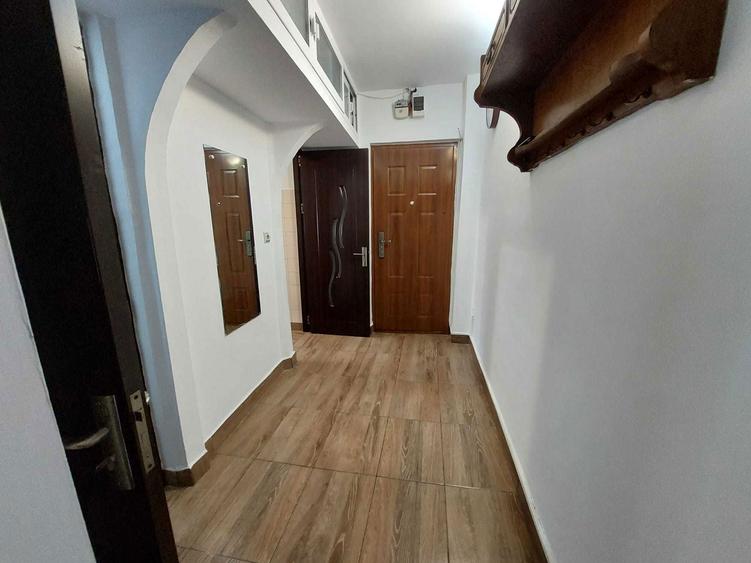 Apartament cu 3 camere decomandat în Casa de Cultură