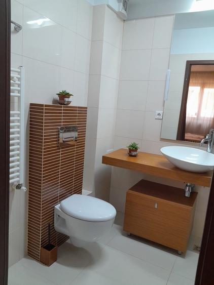 Apartament cu 3 camere decomandat, mobilat în Calea Călărașilor
