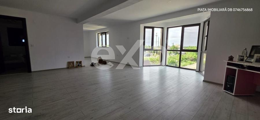 Casă cu 4 camere în Văcărești