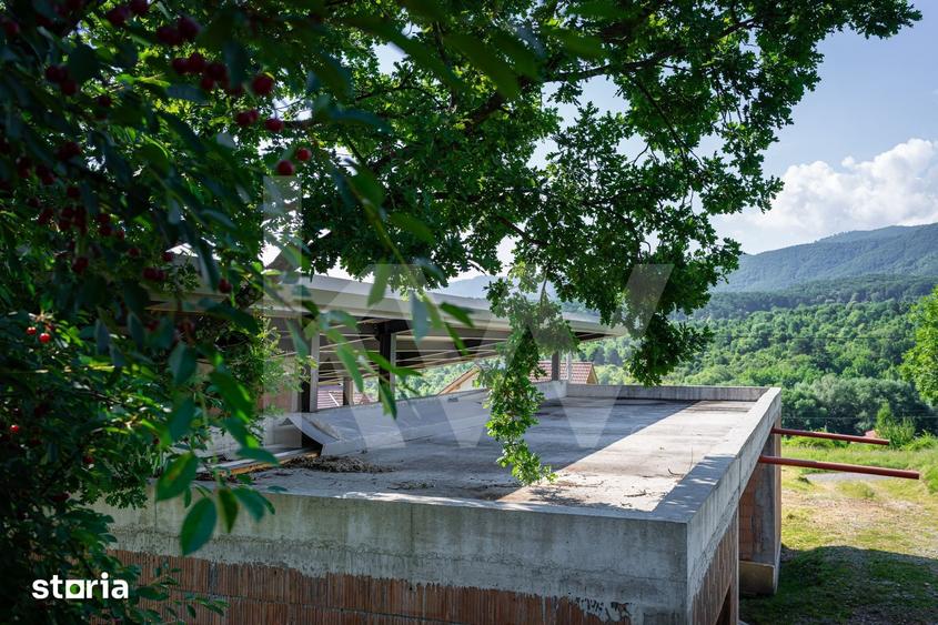 Casă cu 4 camere cu Teren 1200 Mp în Central