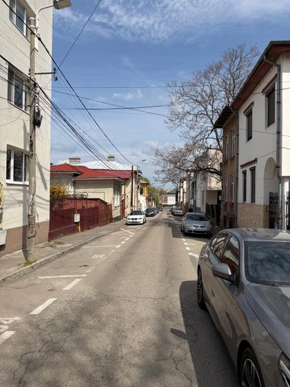 Casă individuală cu 5 camere cu Teren 216 Mp în Parcul Carol