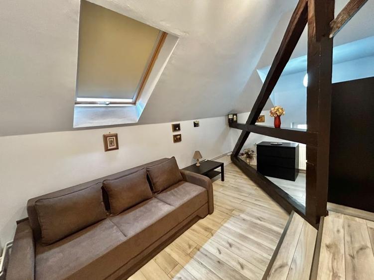 Apartament cu 4 camere decomandat, mobilat în Bălcescu
