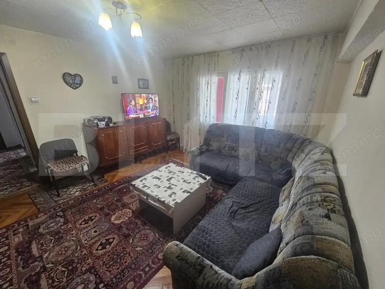 Apartament cu 4 camere semidecomandat în Central