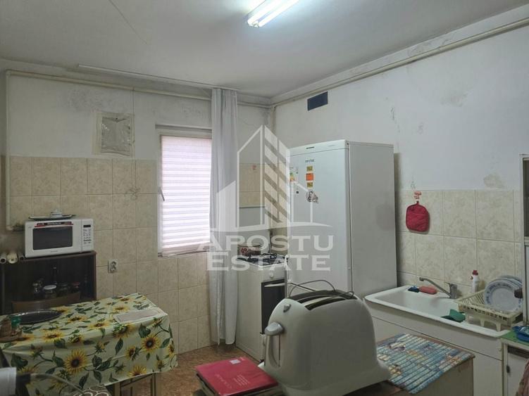 Apartament cu 3 camere decomandat, mobilat în Podgoria