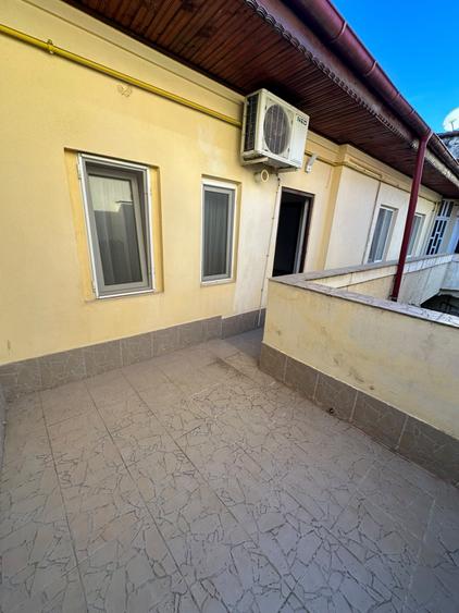 Apartament cu 2 camere semidecomandat, mobilat în Vitan