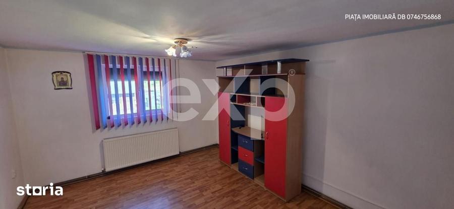 Casă cu 9 camere cu Teren 1000 Mp în Dragomirești