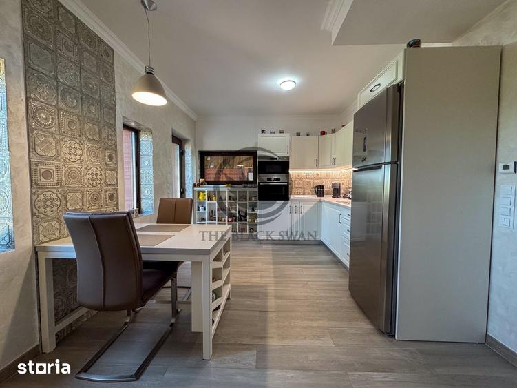 Casă cu 5 camere cu Teren 1073 Mp în Podenii Noi