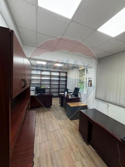 Birou, de 1,440 mp, în Central