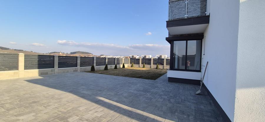 Casă individuală cu 4 camere cu Canalizare în Sânpetru