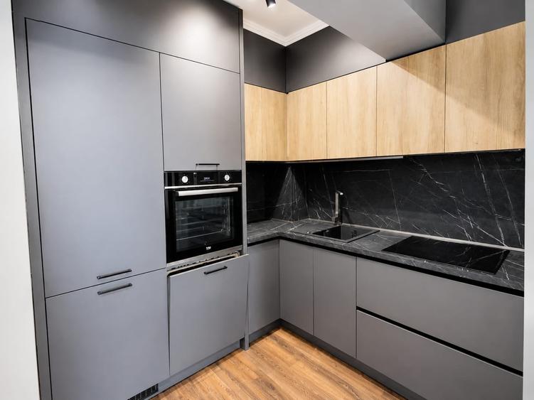 Apartament cu 3 camere decomandat în Faleză