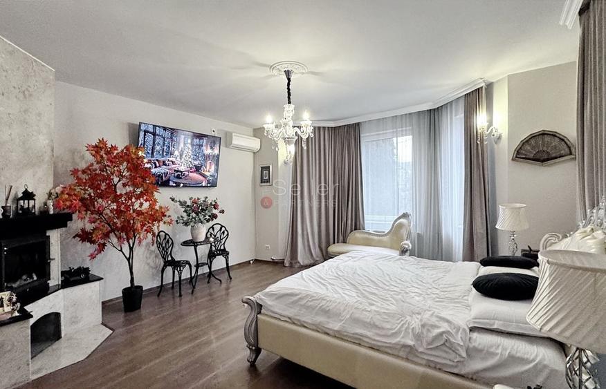 Casă individuală cu 9 camere cu Canalizare în Florilor