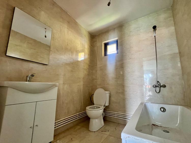 Casă cu 4 camere decomandat cu Teren 550 Mp în Voinești